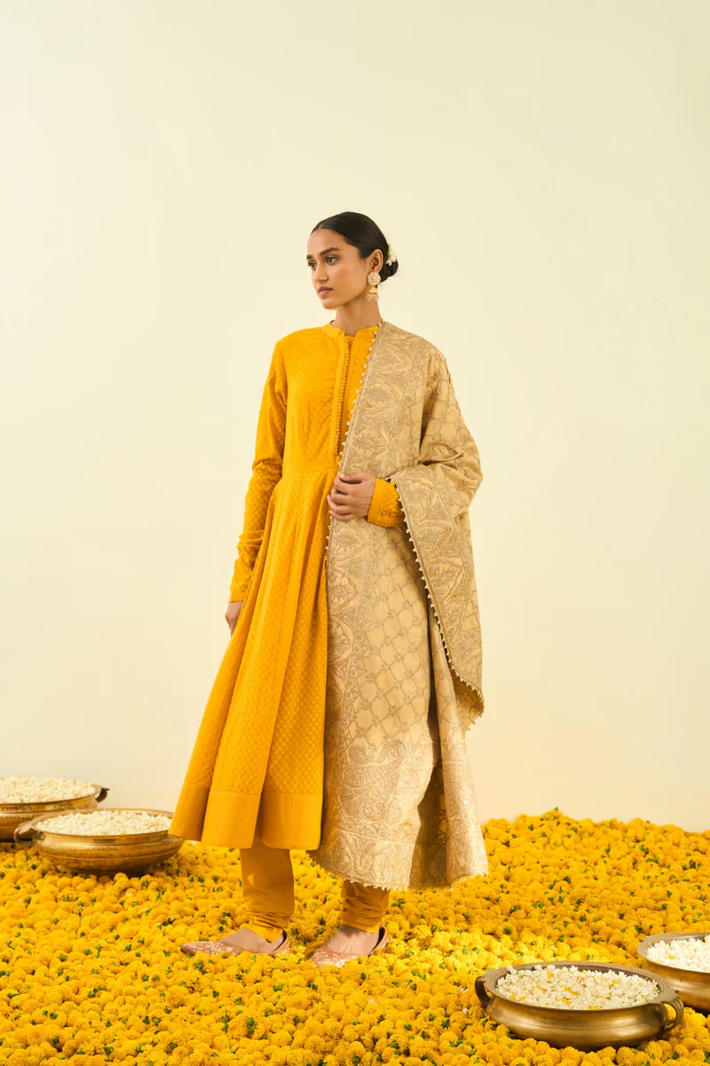 Riwaaz Zarina Tilla Odhni