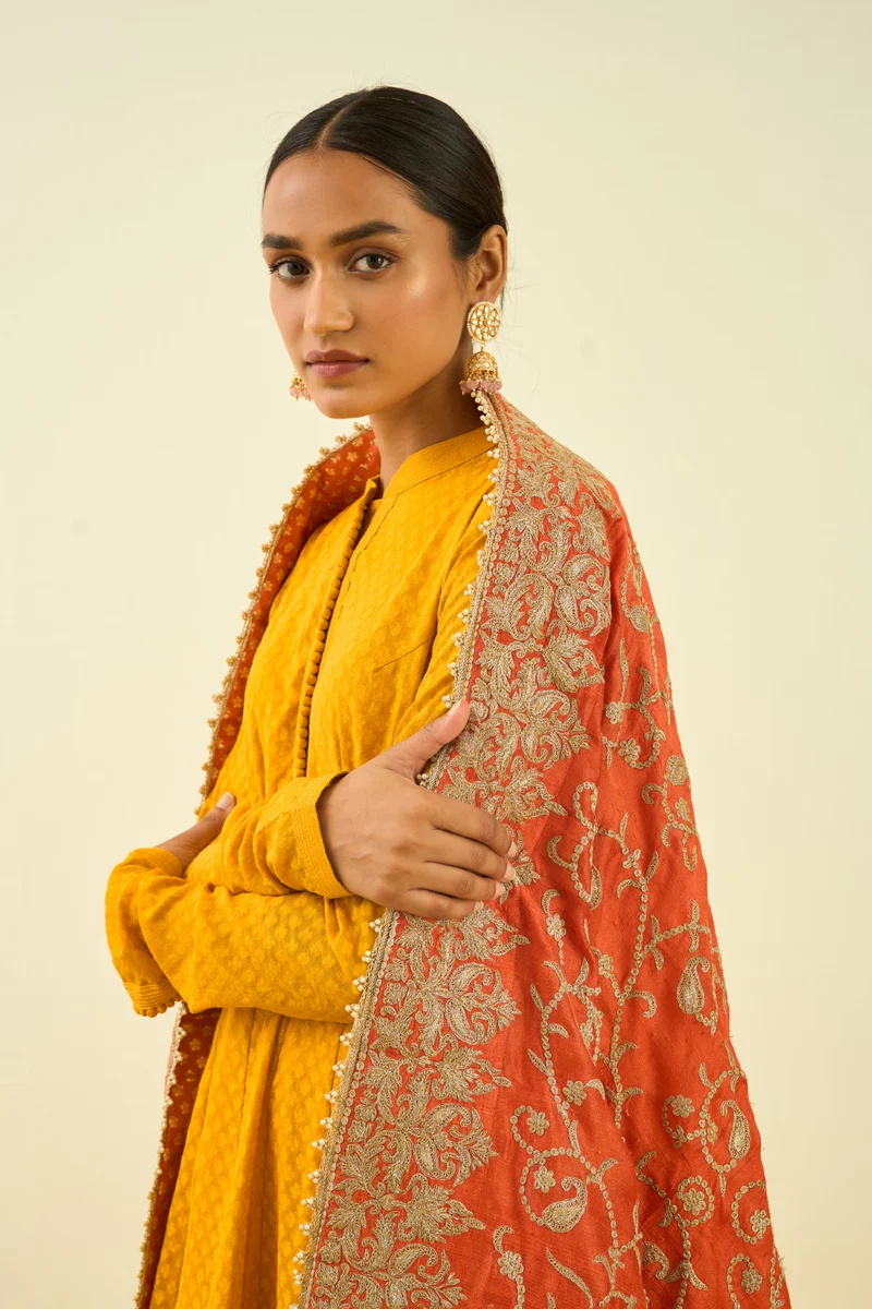 Riwaaz Kesariya Noor Tilla Odhni